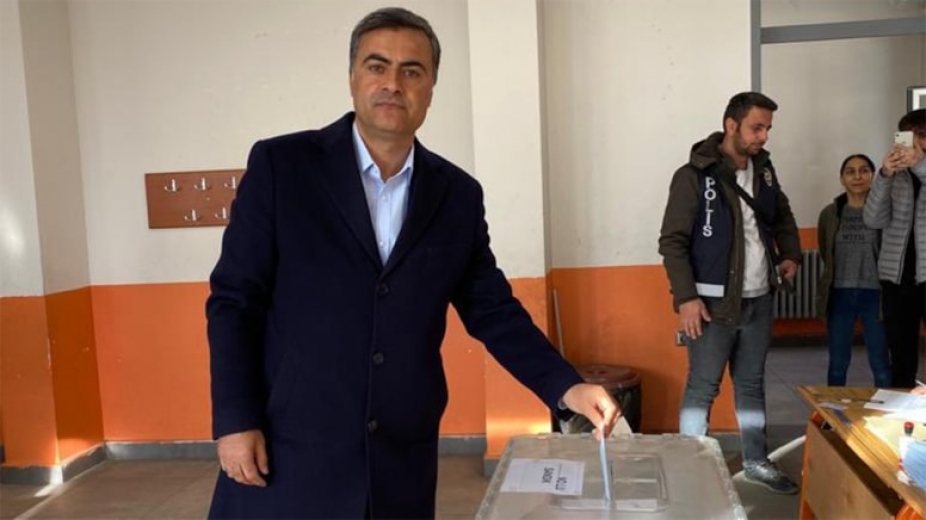DEM Parti: Yüksek Seçim Kurulu, Van'da mazbatanın Abdullah Zeydan'a verilmesi kararını aldı